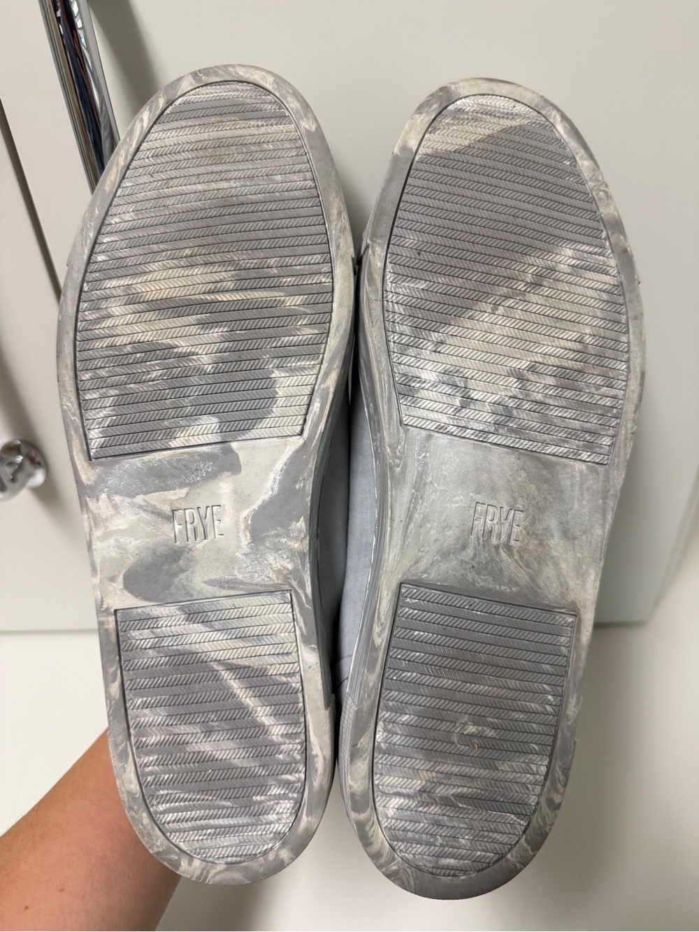 Frye Light Gray Suede Low Top Sneakers Size 9.5 Never Worn - Picture 8 of 10